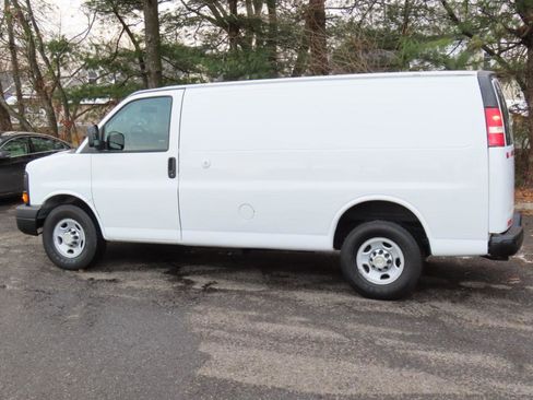 Used 2013 Chevrolet Express 2500 RWD image 3
