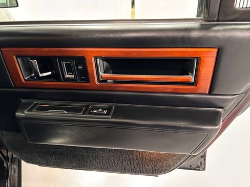 Used 1993 Cadillac Fleetwood Sedan image 26