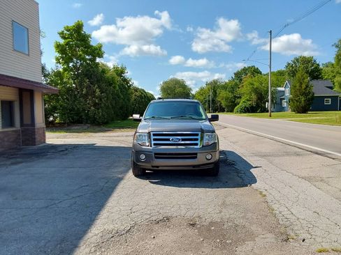 Used 2014 Ford Expedition XLT w/ Leather Seating Package AWD/4WD image 2