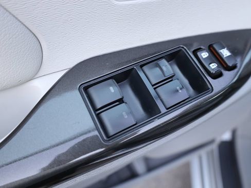 Used 2011 Toyota Sienna LE AWD/4WD image 10