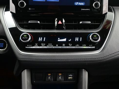 Used 2022 Toyota Corolla Cross XLE image 20