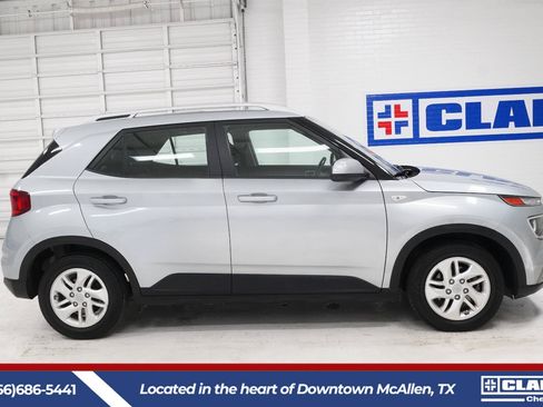 Used 2020 Hyundai Venue SEL w/ Convenience Package FWD image 4