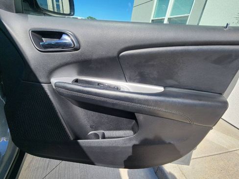Used 2019 Dodge Journey SE FWD image 16