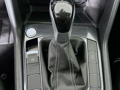 Used 2024 Volkswagen Tiguan SE image 24