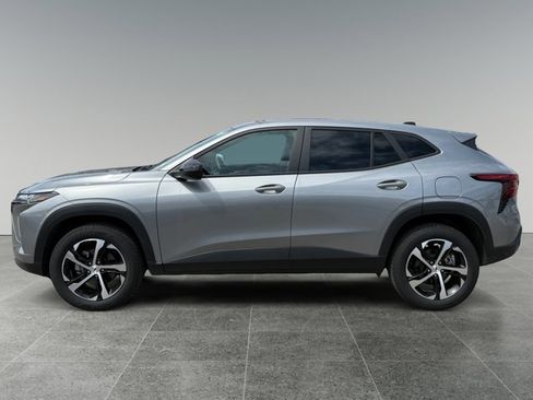 Certified 2024 Chevrolet Trax RS w/ Driver Confidence Package FWD image 2