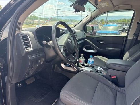 Used 2022 Nissan Frontier SV AWD/4WD image 2