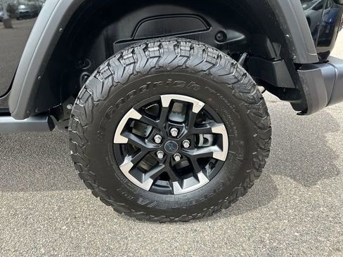 Used 2025 Jeep Wrangler Unlimited Rubicon 4xe w/ Convenience Group AWD/4WD image 15