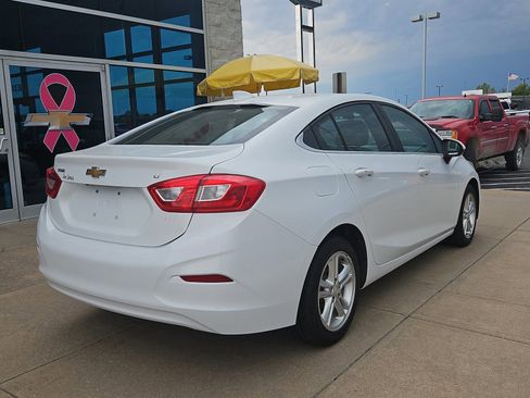 Used 2017 Chevrolet Cruze LT w/ Convenience Package image 4
