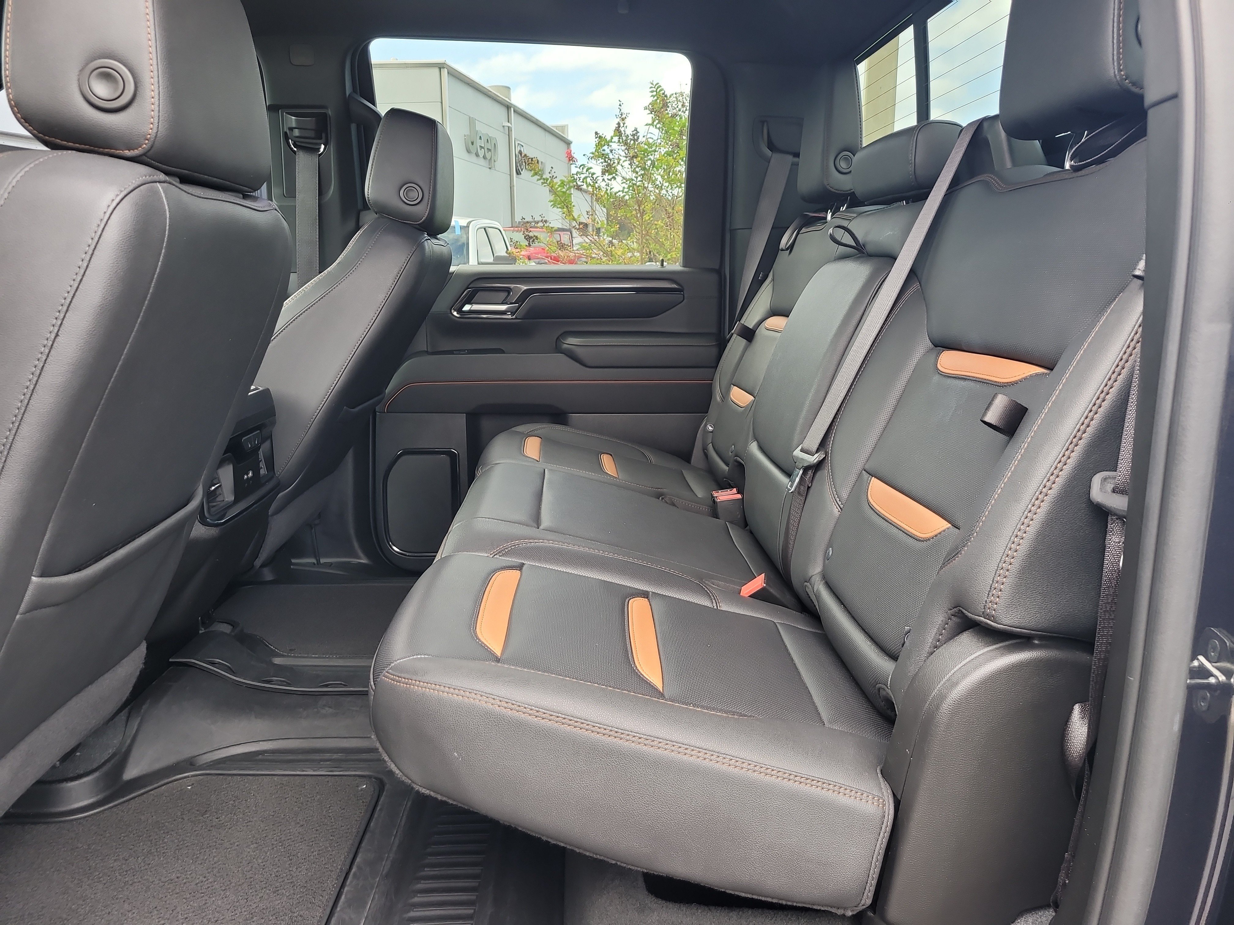 Used 2024 GMC Sierra 3500 AT4 w/ AT4 Premium Plus Package AWD/4WD image 12
