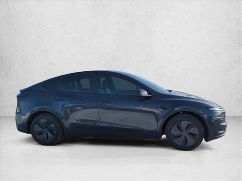Used 2026 Tesla Model Y 2WD image 5