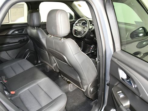 Used 2021 Chevrolet TrailBlazer RS w/ Sun and Liftgate Package image 44