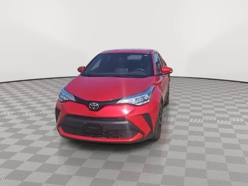 Used 2021 Toyota C-HR XLE FWD image 3