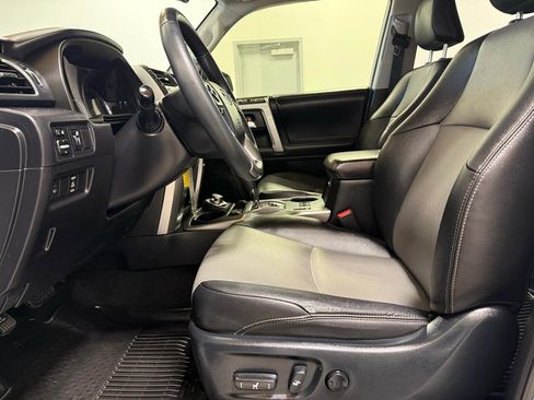 Used 2019 Toyota 4Runner SR5 Premium image 12