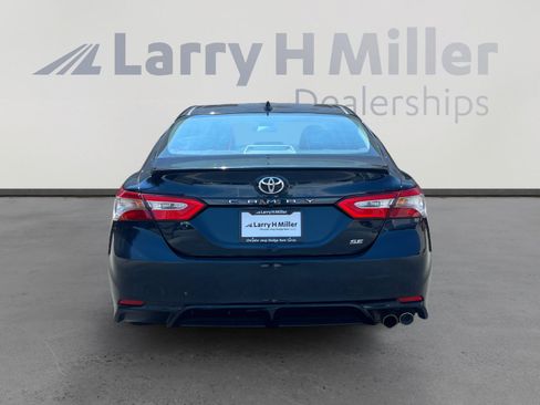Used 2019 Toyota Camry SE FWD image 4