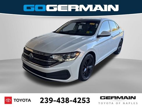 Used 2023 Volkswagen Jetta SE w/ Panoramic Sunroof Package image 1