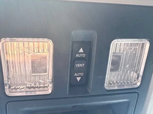 Used 2017 RAM 1500 Laramie w/ Convenience Group AWD/4WD image 19