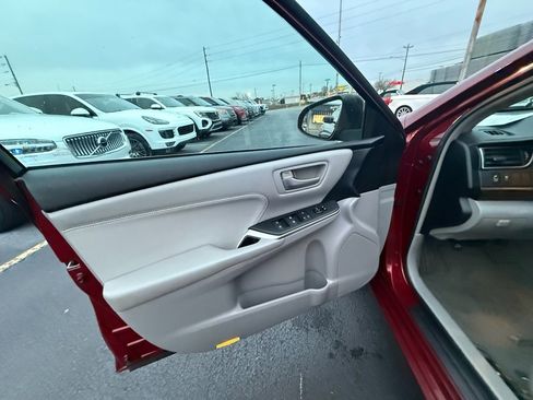 Used 2015 Toyota Camry XLE image 11