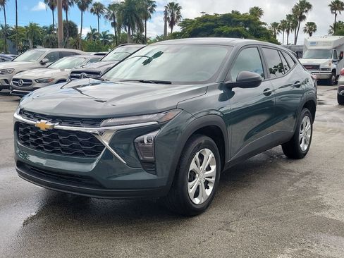 Used 2025 Chevrolet Trax LS image 3