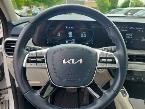 Used 2025 Kia Telluride EX w/ EX Captain's Chair Package FWD image 17
