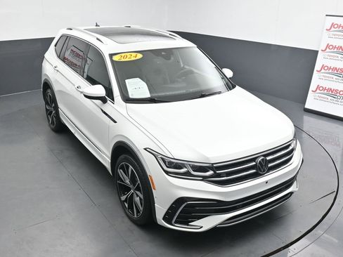 Used 2024 Volkswagen Tiguan SEL R-Line image 25