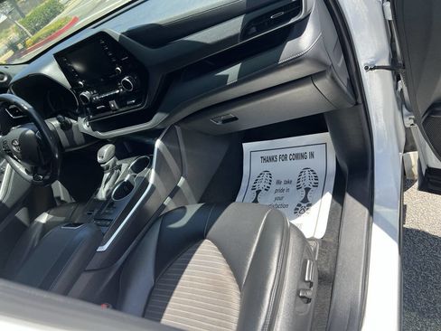 Used 2021 Toyota Highlander XSE FWD image 9