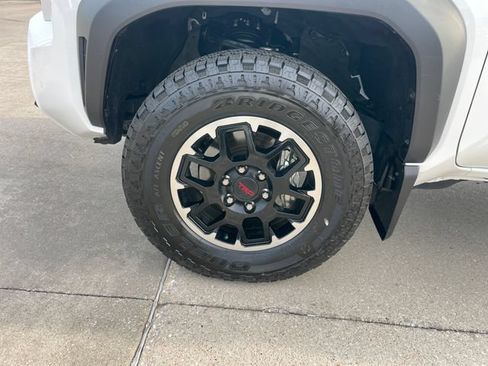 Used 2025 Toyota Tacoma TRD Off-Road w/ TRD Off Road Upgrade Package AWD/4WD image 29
