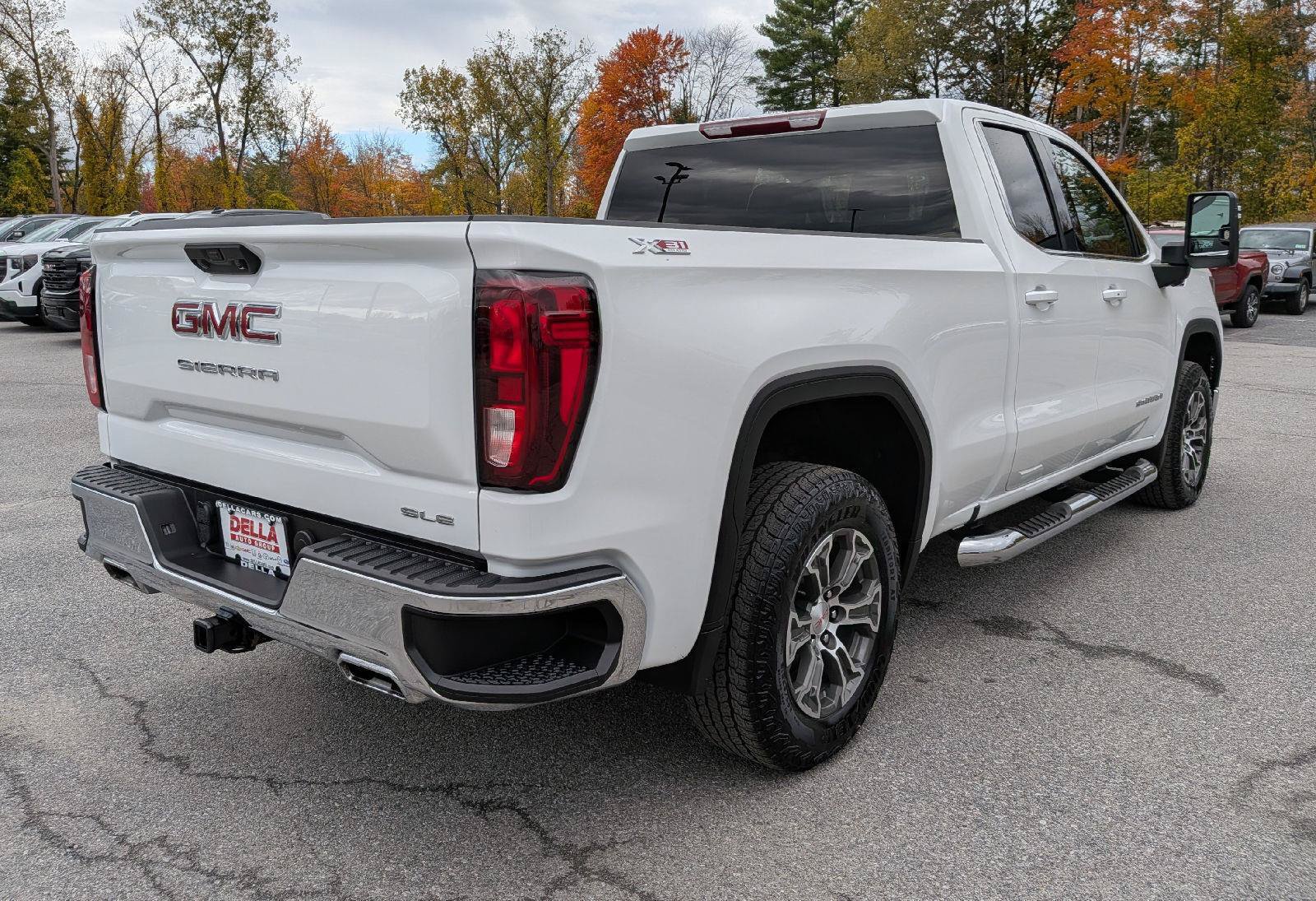 Used 2025 GMC Sierra 1500 SLE AWD/4WD image 7