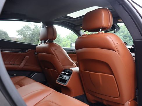 Used 2023 Maserati Quattroporte Modena Q4 AWD/4WD image 16
