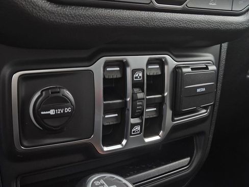 New 2025 Jeep Gladiator Sport image 20