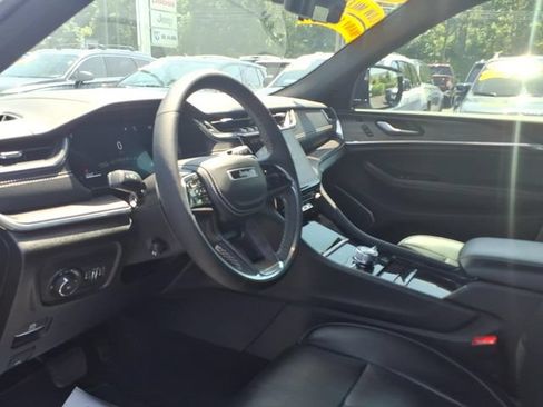 Certified 2023 Jeep Grand Cherokee Overland w/ Luxury Tech Group IV AWD/4WD image 19