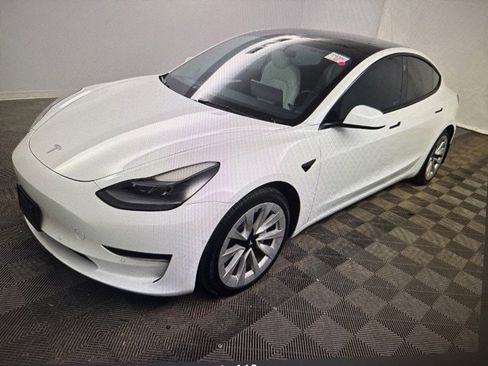 Used 2021 Tesla Model 3 Standard Range image 3