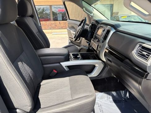 Used 2018 Nissan Titan SV w/ SV Convenience Package AWD/4WD image 37