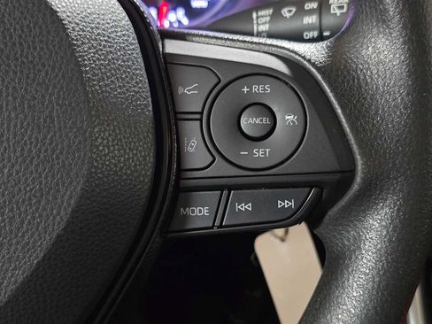 Used 2021 Toyota RAV4 LE AWD/4WD image 31