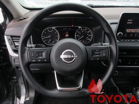 Used 2023 Nissan Rogue S image 11