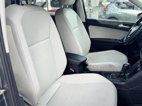 Used 2020 Volkswagen Tiguan SE image 21