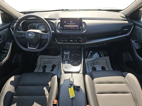 Used 2025 Nissan Rogue SV w/ SV Premium Package FWD image 13