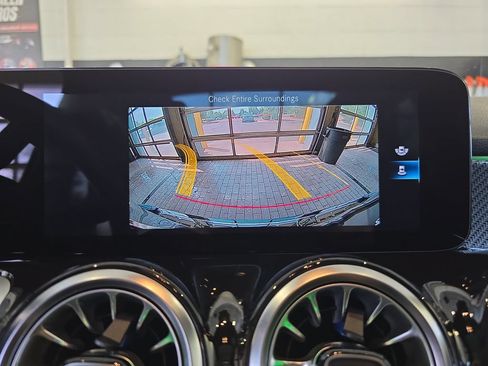 Used 2022 Mercedes-Benz GLB 250 4MATIC image 27