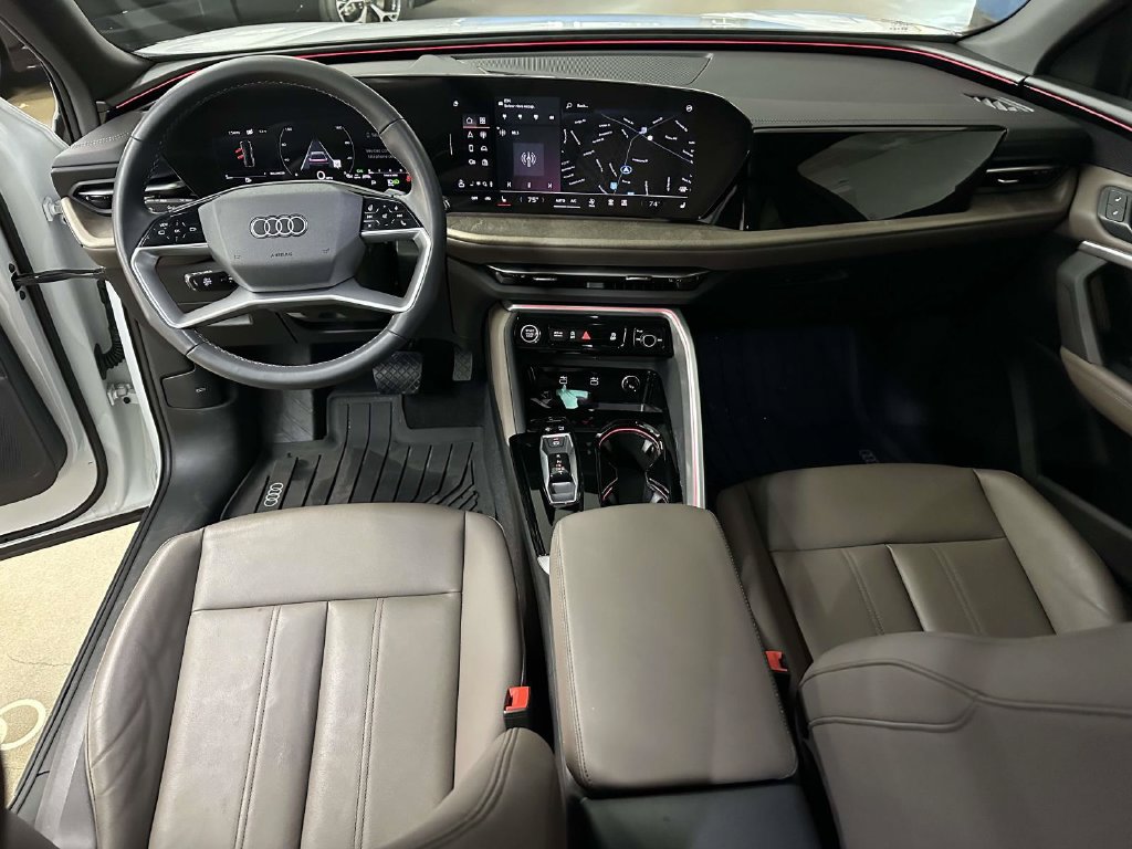 Used 2025 Audi Q5 Premium w/ Convenience Package AWD/4WD image 22