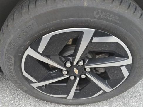 Used 2025 Chevrolet Equinox EV LT w/ Convenience Package image 9