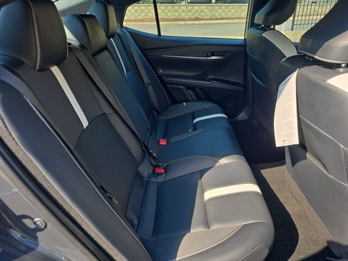 Used 2025 Toyota Camry SE w/ Convenience Package FWD image 12