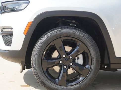 New 2025 Jeep Grand Cherokee Limited w/ Black Appearance Package AWD/4WD image 5