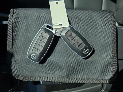 Used 2025 Nissan Rogue SL w/ Tech Package AWD/4WD image 14
