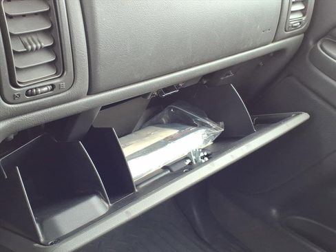 Used 2005 GMC Sierra 2500 SLE w/ Skid Plate Package image 25