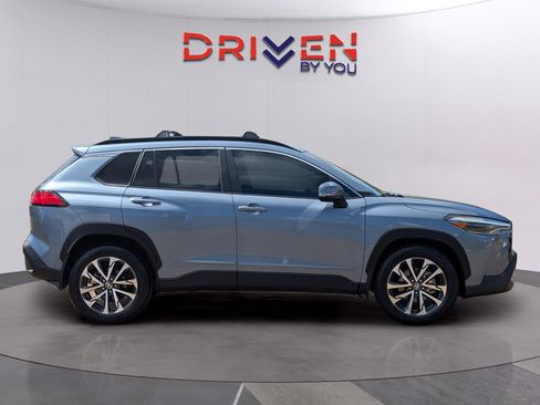 Used 2024 Toyota Corolla Cross XLE w/ Convenience Package image 6