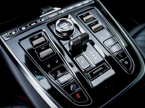 New 2025 Aston Martin DBX 707 image 20