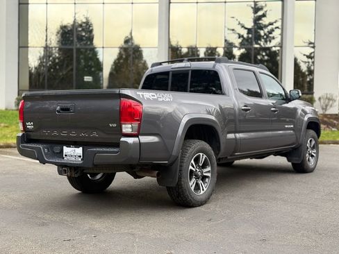 Used 2016 Toyota Tacoma SR5 image 3