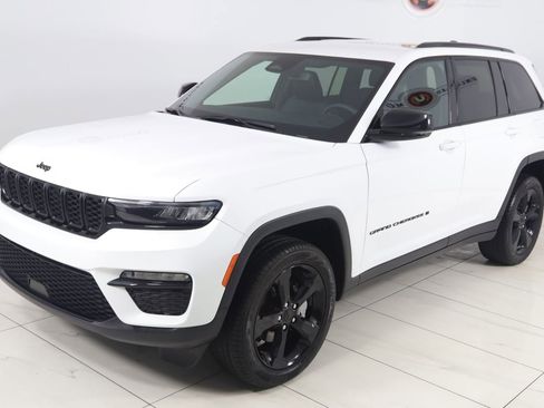 Used 2024 Jeep Grand Cherokee Limited w/ Black Appearance Package AWD/4WD image 22