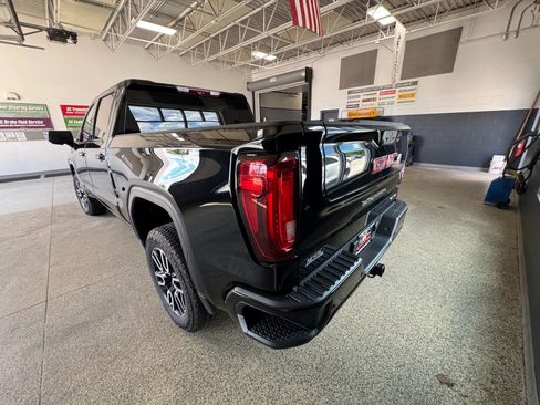 Used 2025 GMC Sierra 1500 AT4 w/ Technology Package AWD/4WD image 7