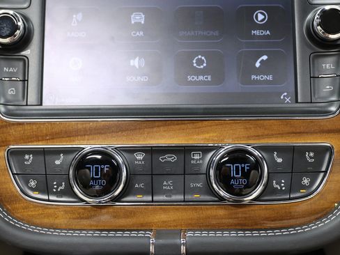 Used 2018 Bentley Bentayga Onyx Edition AWD/4WD image 48