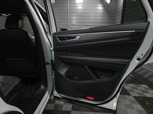 Used 2024 Volkswagen Atlas Cross Sport SE AWD/4WD image 32